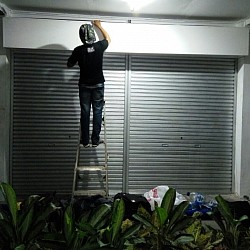 Pemasangan Rolling Door baru